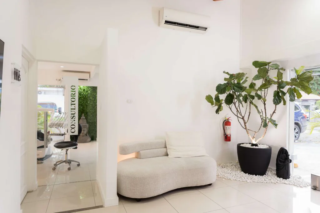 Waiting area connecting reception and the treatment rooms