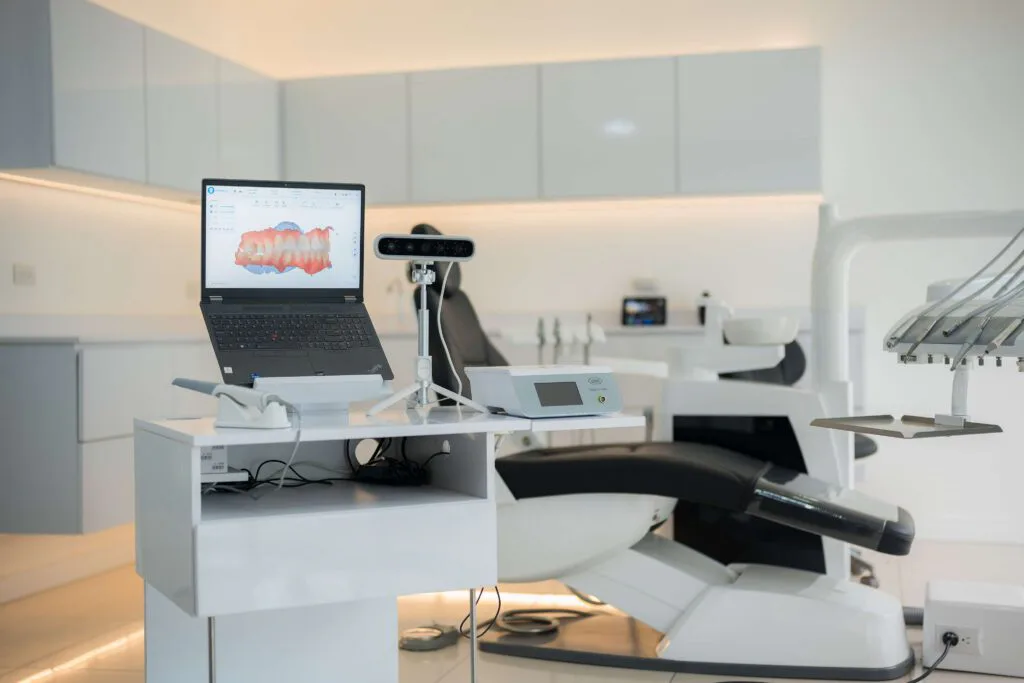 Intraoral scanning workstation in a treatment room