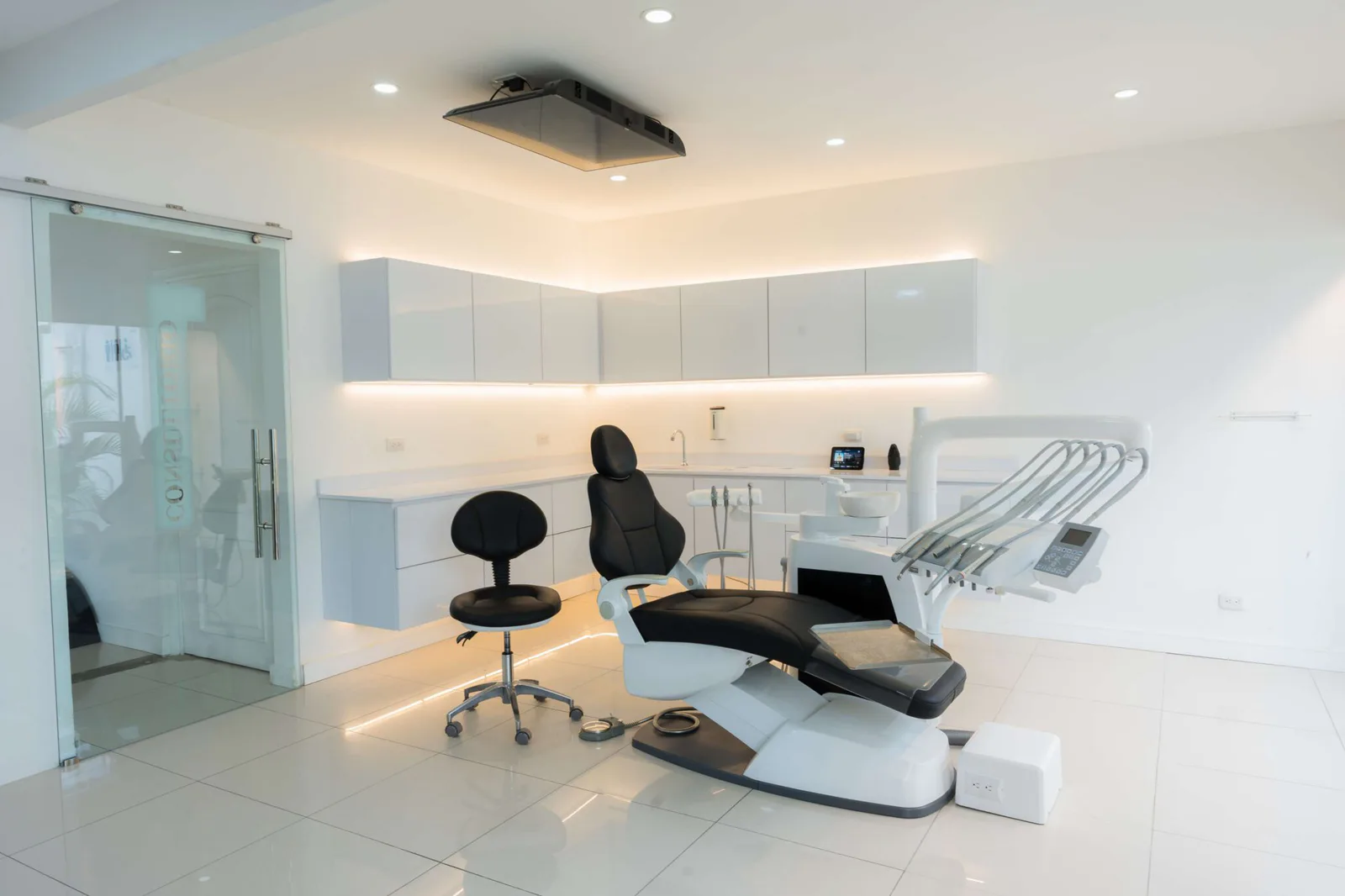 Modern dental treatment room at Wong Digital Dentistry